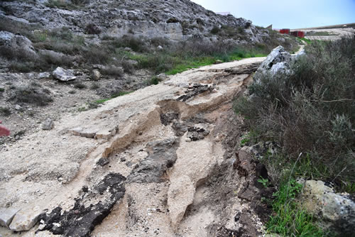 Breccia e materiale lapideo introdotti nei sentieri