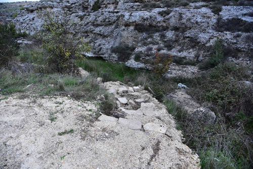 Breccia e materiale lapideo introdotti nei sentieri