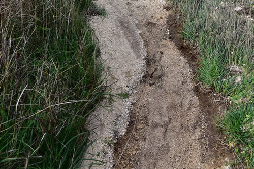 Breccia e materiale lapideo introdotti nei sentieri